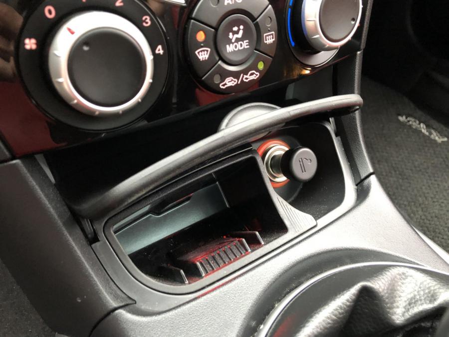 Детали интерьера Mazda RX-8 2005 года  (фото 141 из 197)